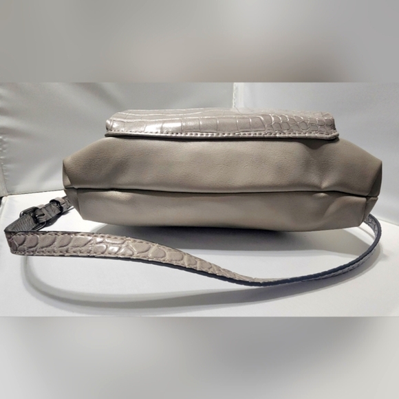 Elegant Simply Vera Gray Shoulder Bag with Croc-Embossed Design - Picture 4 of 12